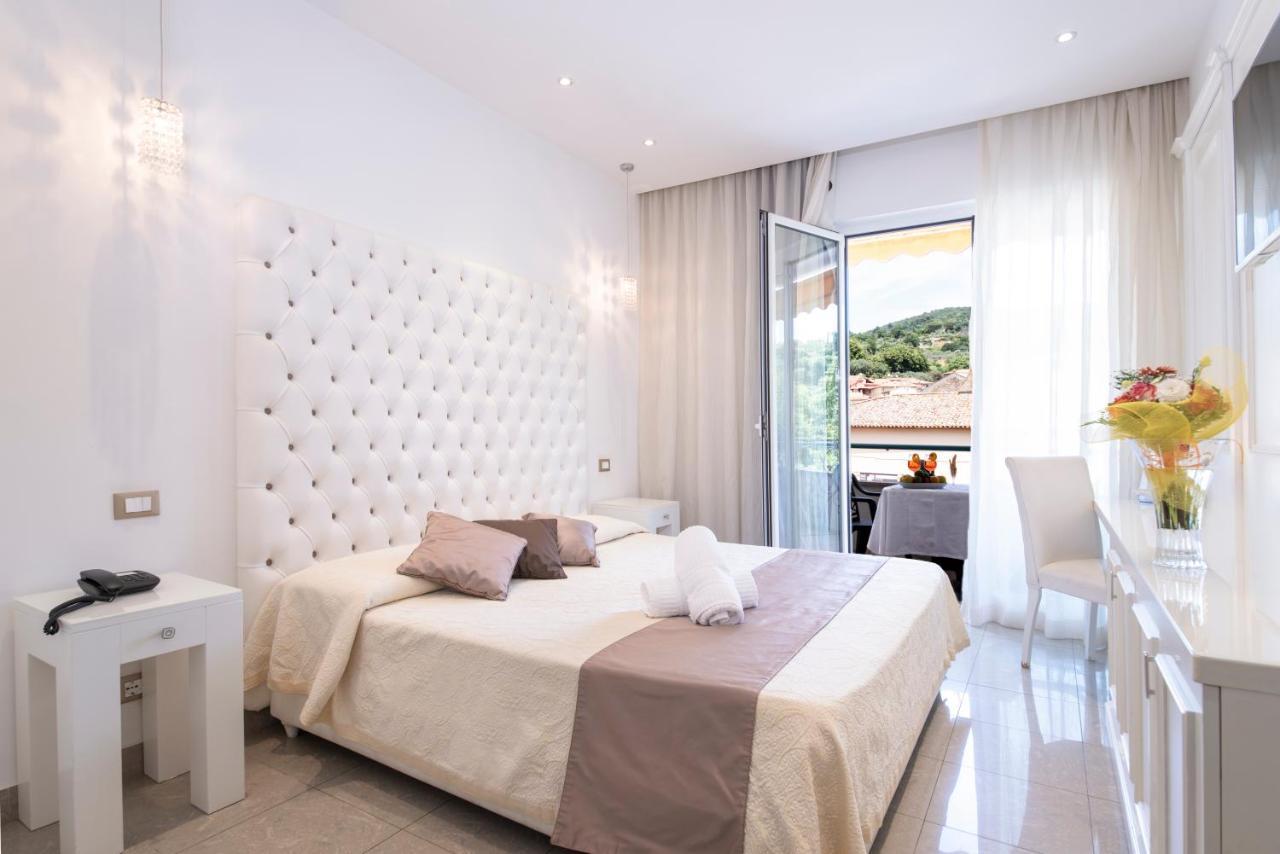 Platani Hotel Bolsena Buitenkant foto