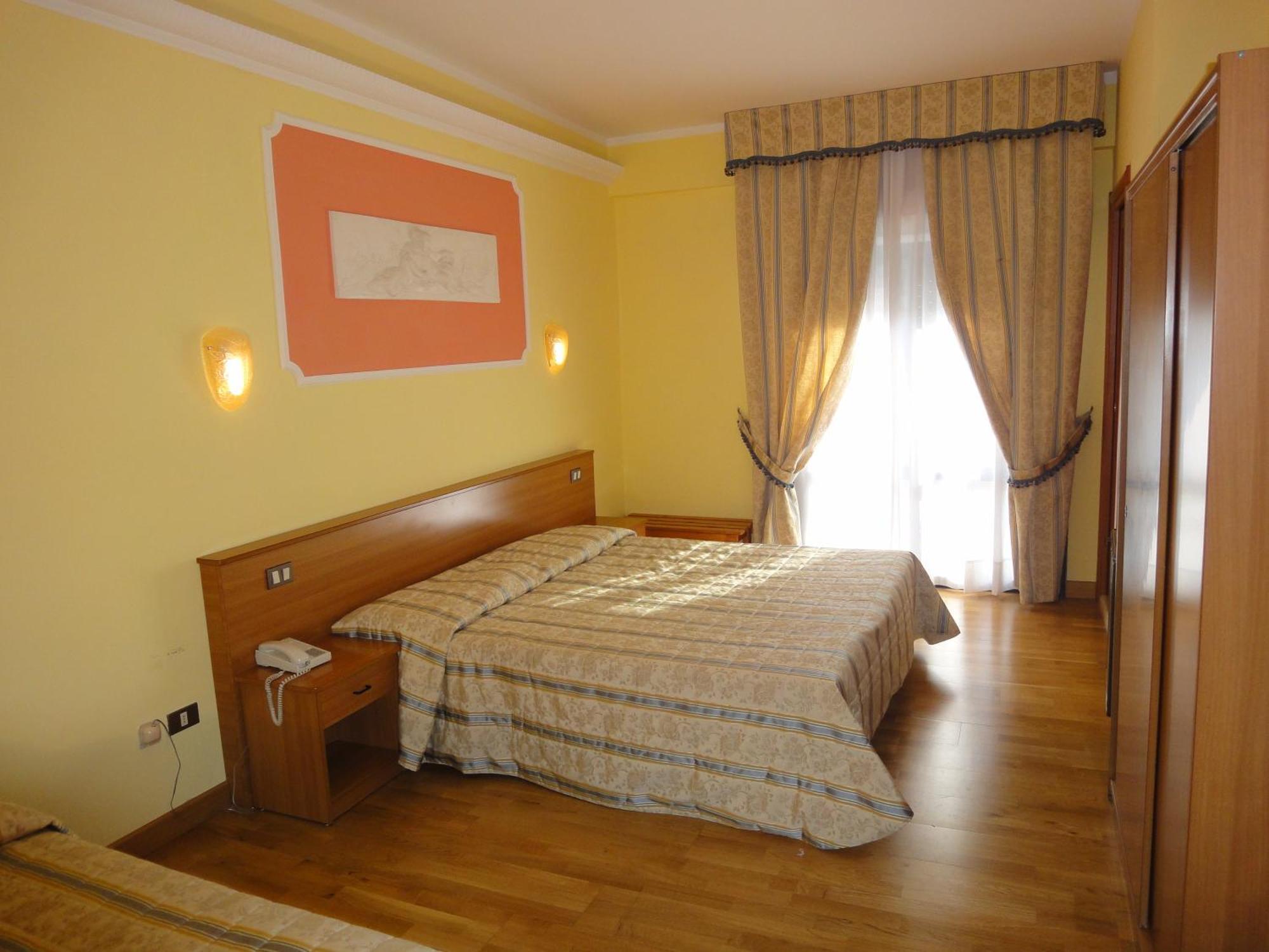 Platani Hotel Bolsena Buitenkant foto