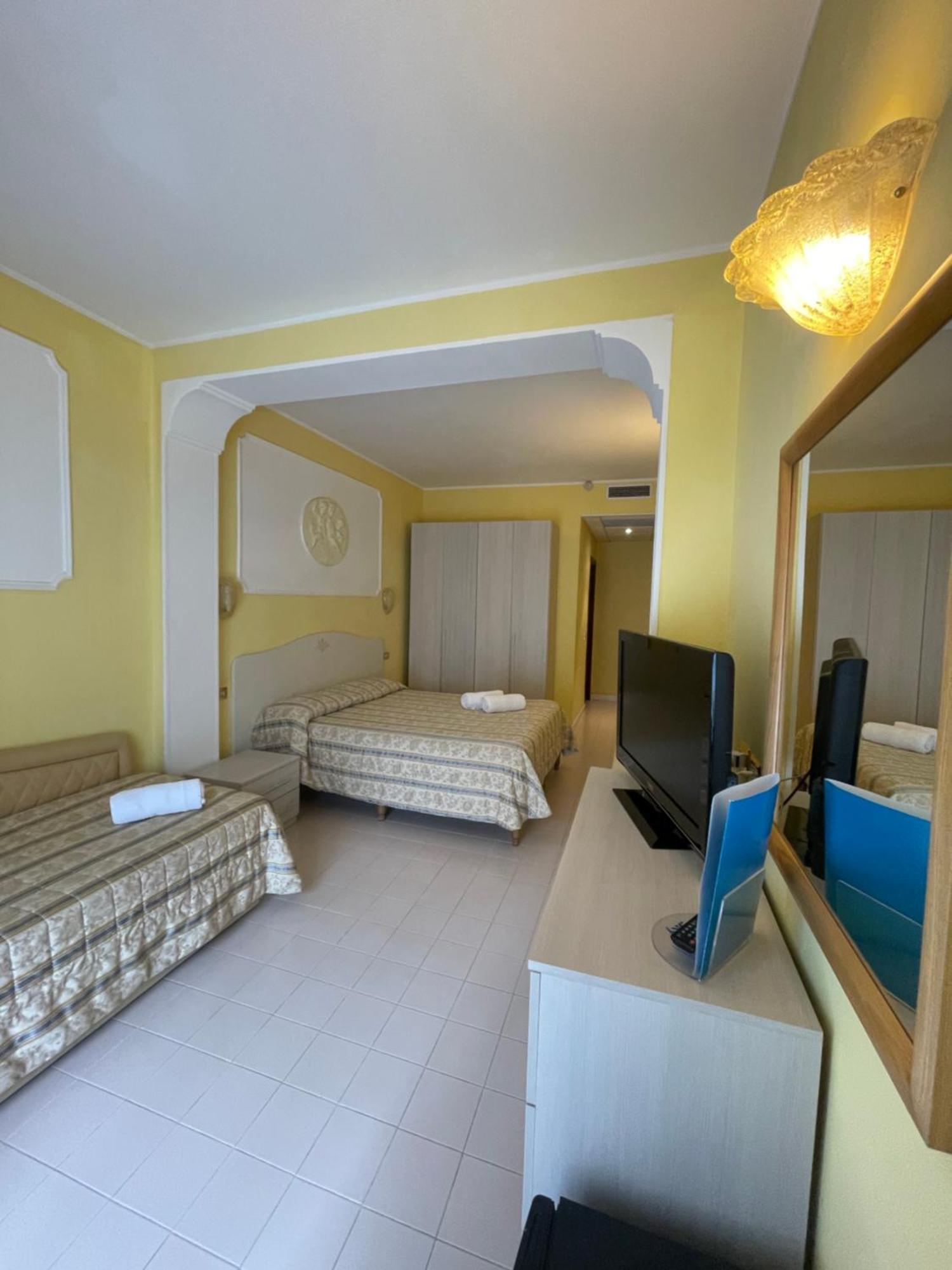 Platani Hotel Bolsena Buitenkant foto